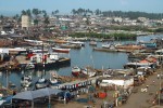 Schiffe im Hafen von Elmina, Ghana