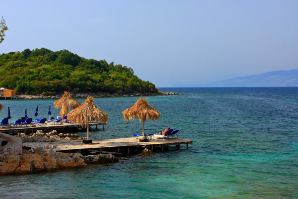 Strandszene in Ksamil in Albanien