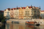 Gebäude am Fluss Vlata in Prag, Tschechien