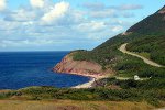 Strasse entlang der Küste in Nova Scotia, Kanada