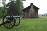 Alte Hütte und Kanone aus dem Bürgerkrieg
