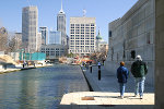 Central Canal und Skyline von Indianapolis