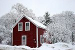 Rotes Haus im Schnee